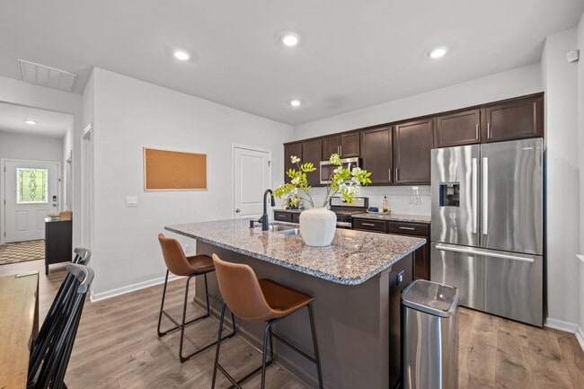 Building Photo - 1009 Chiles Dr