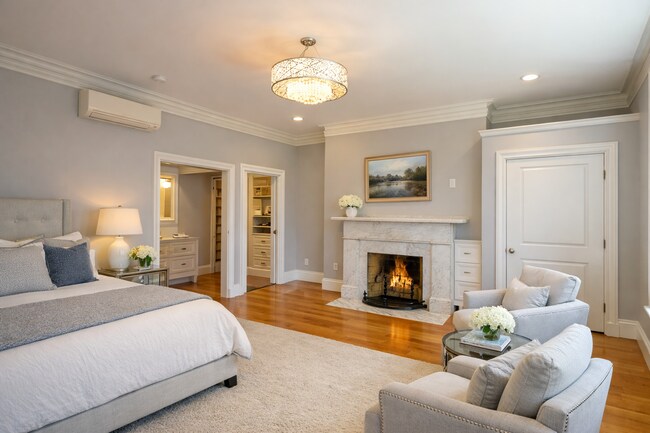 Building Photo - 214 Commonwealth Ave