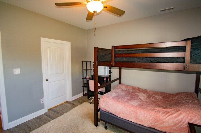 Building Photo - Coming Soon! 3 Bedroom 2.5 Bath - 25 Minutes from Camp Lejeune
