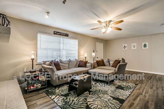 Building Photo - 512 Stallion Ln