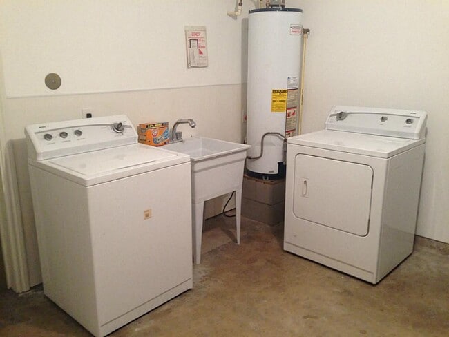 Building Photo - 325 Mackeral St