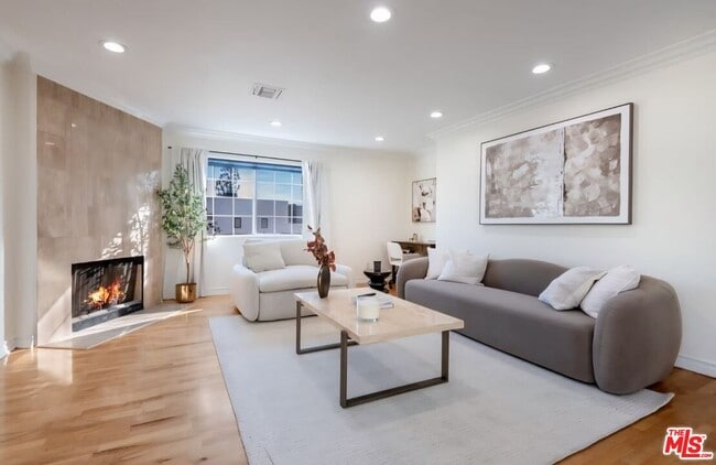 Building Photo - 525 N Orange Dr