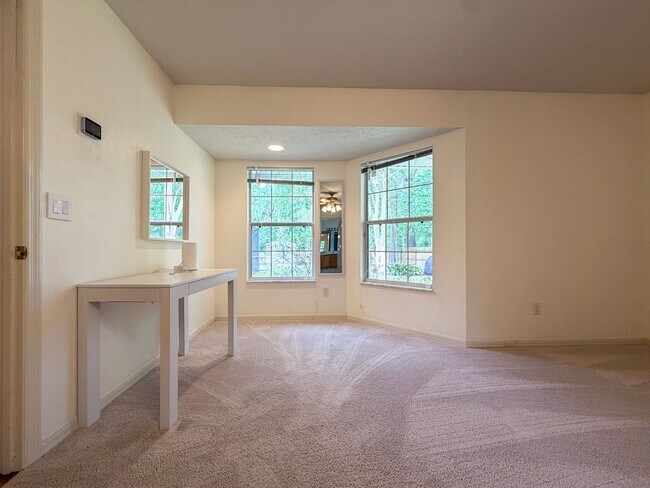 Building Photo - 4BR/2BA POOL home in NW Gainesville!