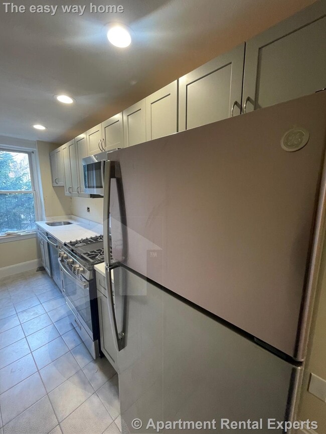 Building Photo - 15 Linnaean St