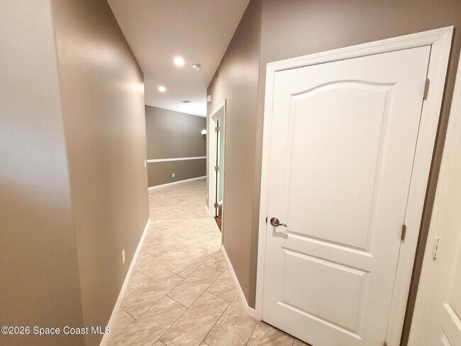 Building Photo - 1015 Venetian Dr