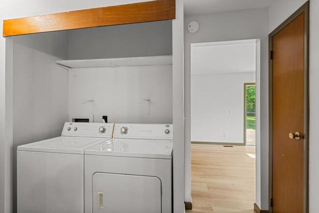 Building Photo - Fully remodeled 3 Bedroom - Available Now