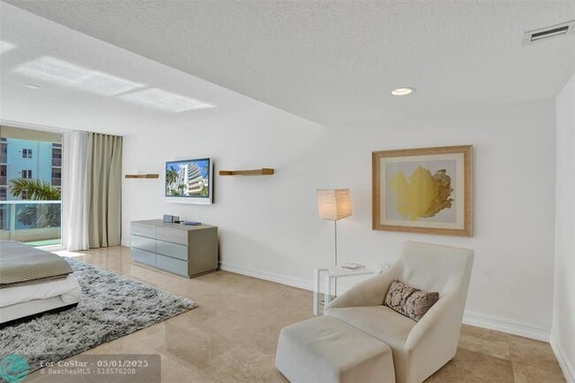 Building Photo - 715 Bayshore Dr