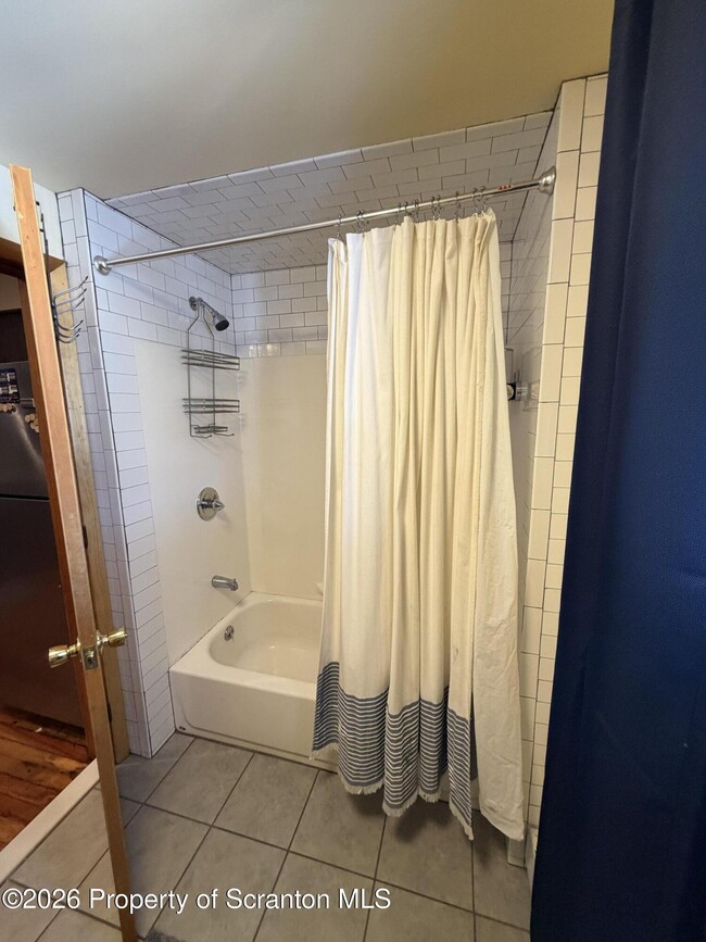 Building Photo - 711 Main St