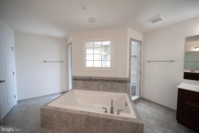 Building Photo - 7356 Tottenham Dr