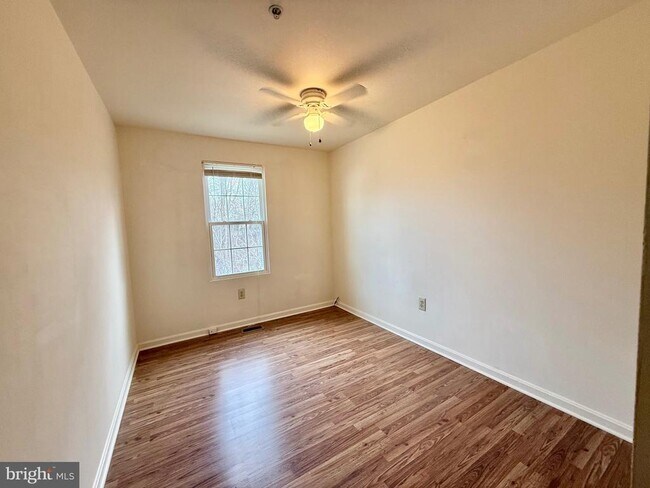 Building Photo - 10128 Reprise Dr