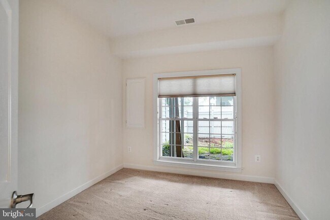 Building Photo - 24949 Bannockburn Terrace