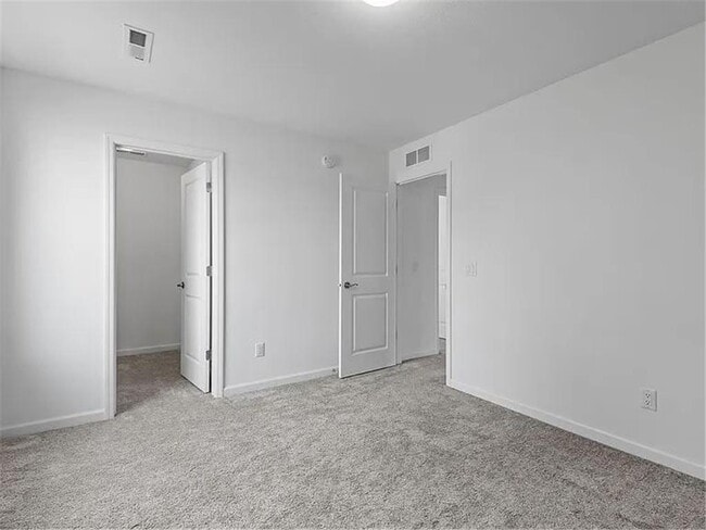 Building Photo - 5898 Urbandale Ct N