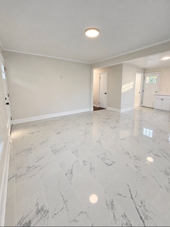 Building Photo - 156 Urqhart Way