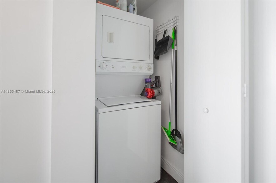 Building Photo - 92 SW 3rd St