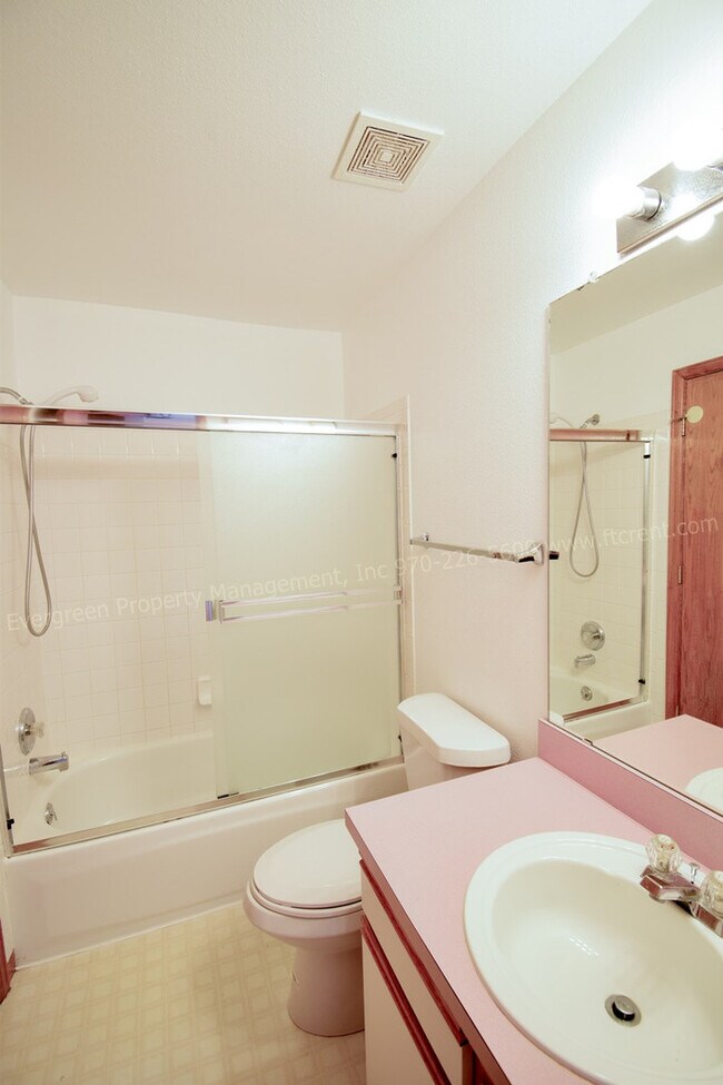 Building Photo - 2929 Ross Dr