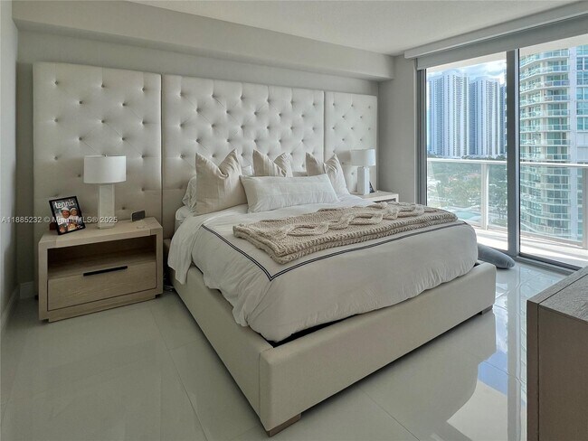 Building Photo - 300 Sunny Isles Blvd