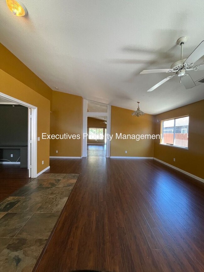 Building Photo - 1308 Fairway Dr