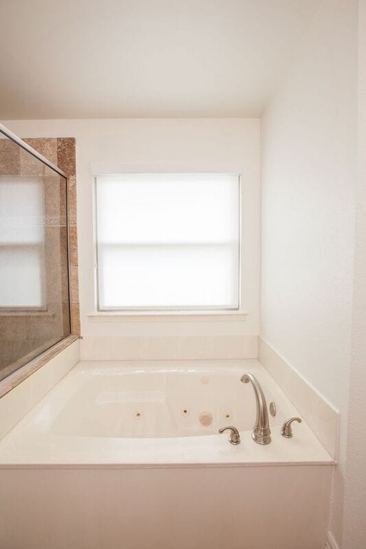 Building Photo - 8204 Tavaros Dr