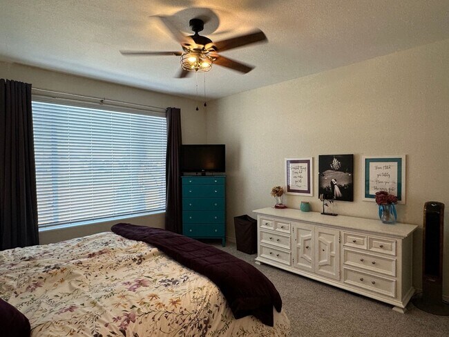 Building Photo - Beautiful 5 bedroom ranch home in (D49)