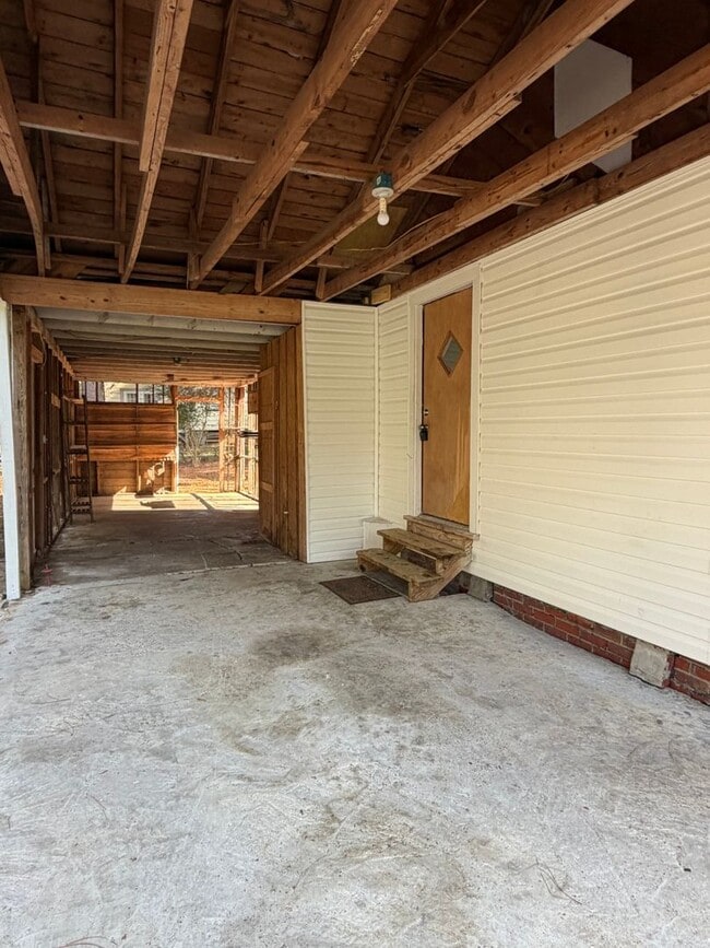 Building Photo - 618 Avalon Rd