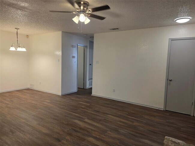 Building Photo - 1735 Horseshoe Cir