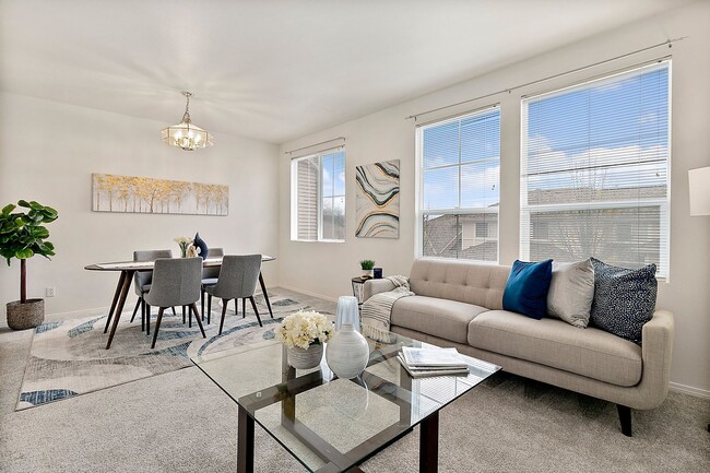 Building Photo - 3bd/2.5ba Bellevue Condo