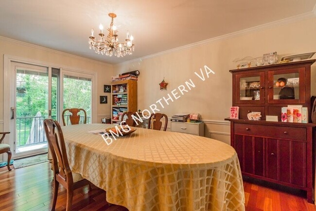 Building Photo - 3019 Seven Oaks Pl