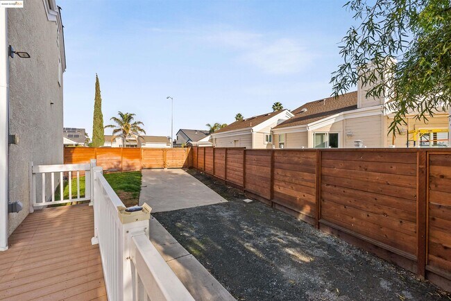 Building Photo - 4730 Spinnaker Way