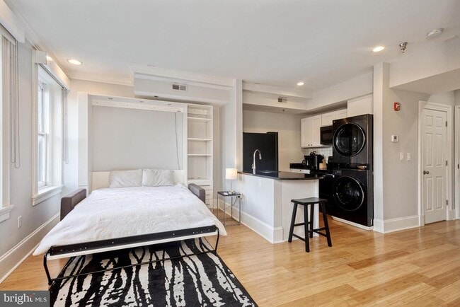 Building Photo - 180 Main St