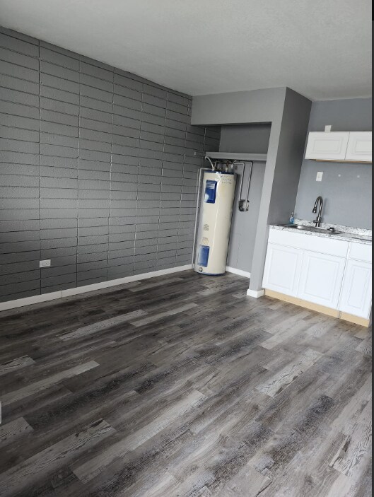 Building Photo - Summit