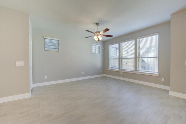 Building Photo - 1709 Summerlyn Ter Dr