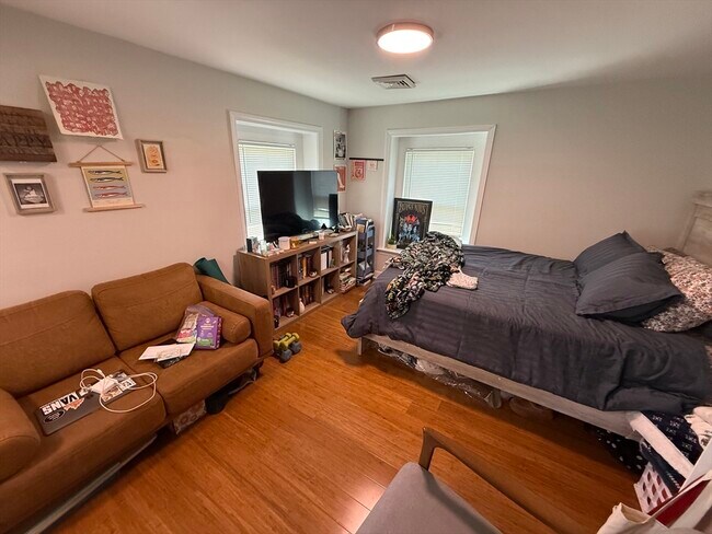 Building Photo - 15 Emerson St