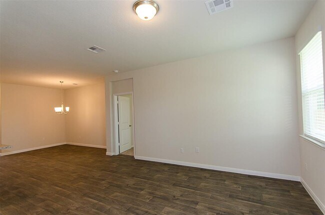 Building Photo - 117 Naset Dr