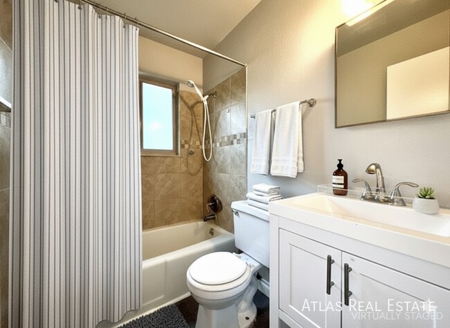 Building Photo - 4319 Dewey Dr