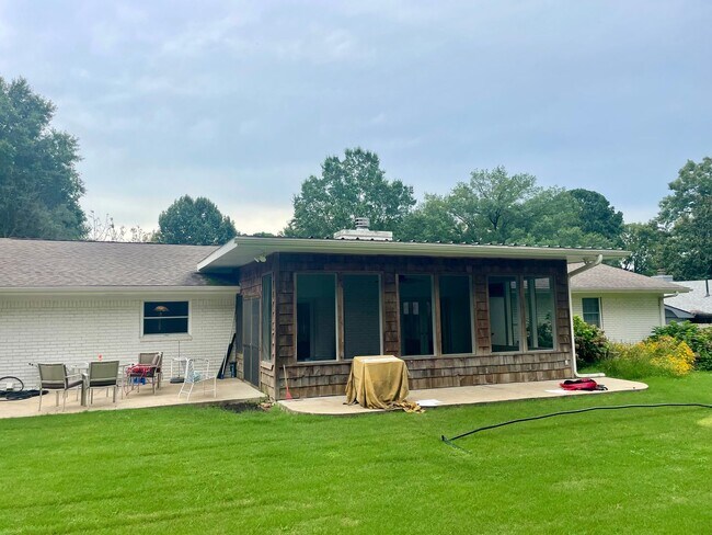 Building Photo - Turnkey Renovated Home!