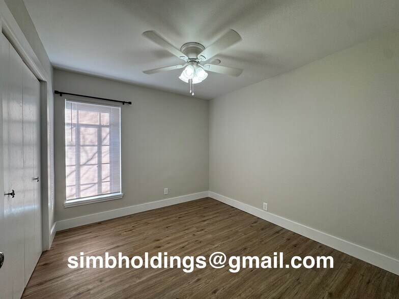 Building Photo - 206 La Salle Dr