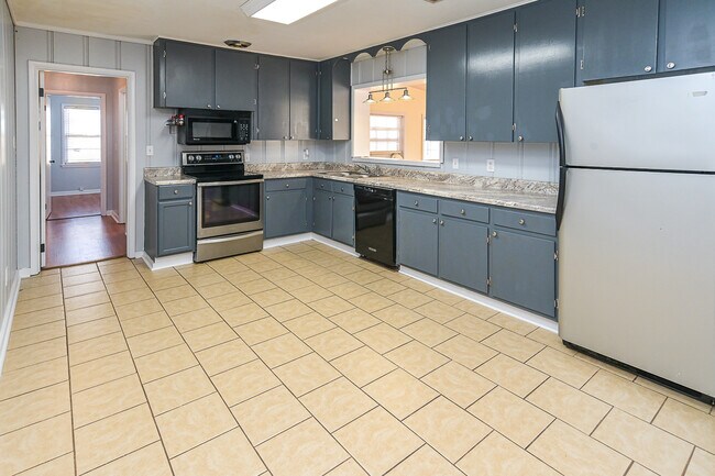 Building Photo - 1716 Pennylane SE