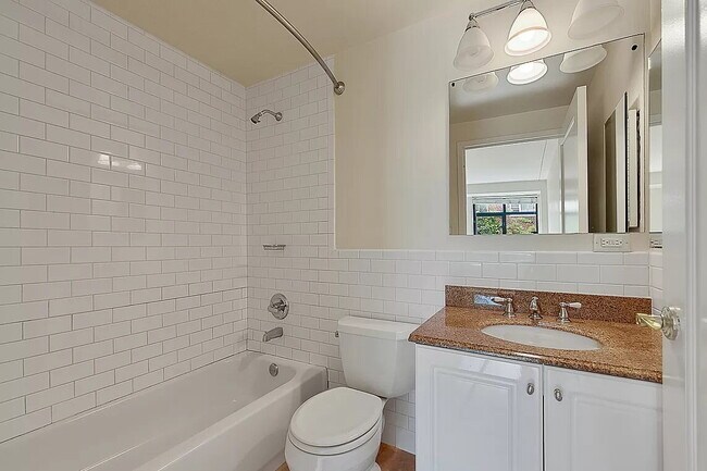 Building Photo - Comfortable Living in a Desirable Area