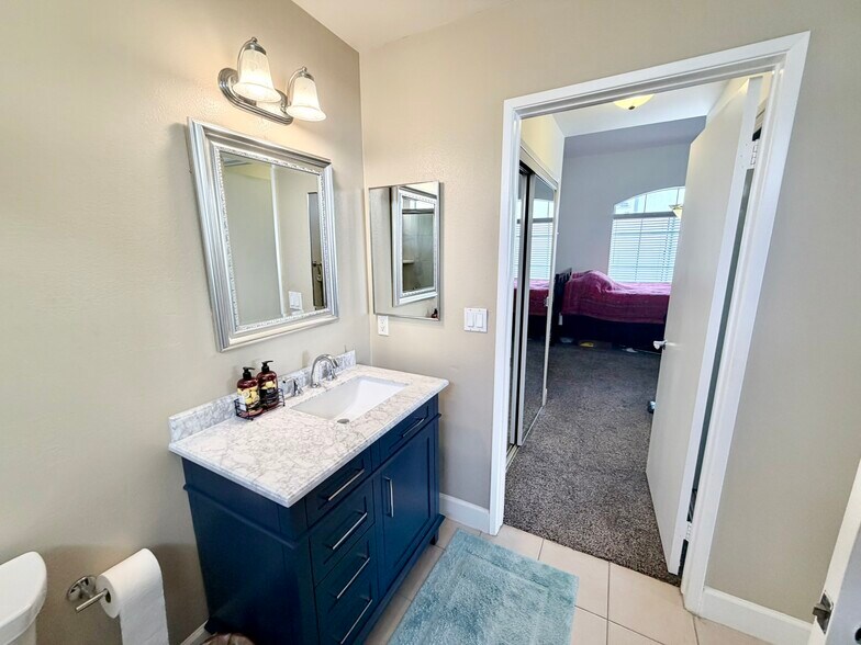 Building Photo - 1430 Colby Ave