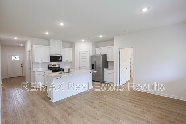 Building Photo - 203 Collie Ave