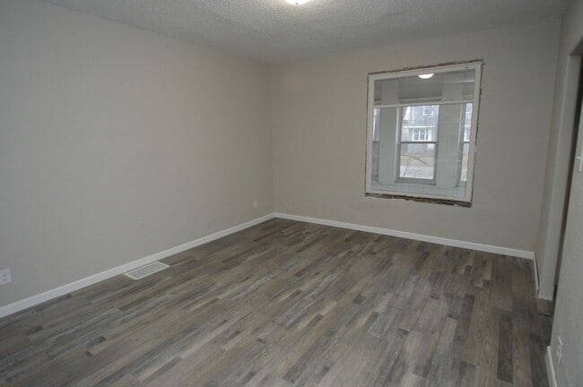 Building Photo - Fully remodeled 3 bedroom 2 bath near downtown and Greenway!