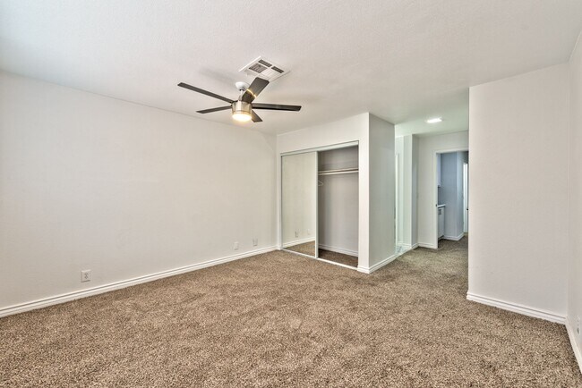 Building Photo - 7767 Parnell Ave