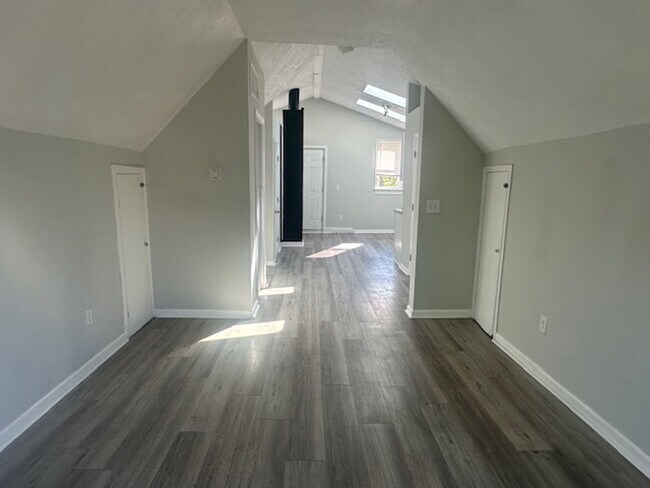 Building Photo - W98TH