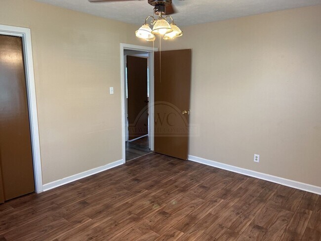 Building Photo - 505 Cardinal Ave