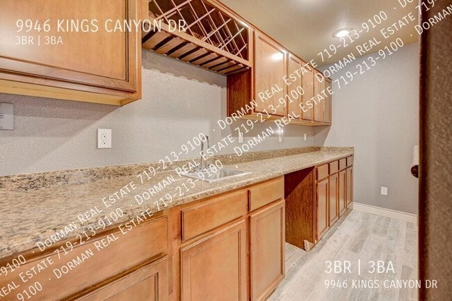 Building Photo - 9946 Kings Canyon Dr