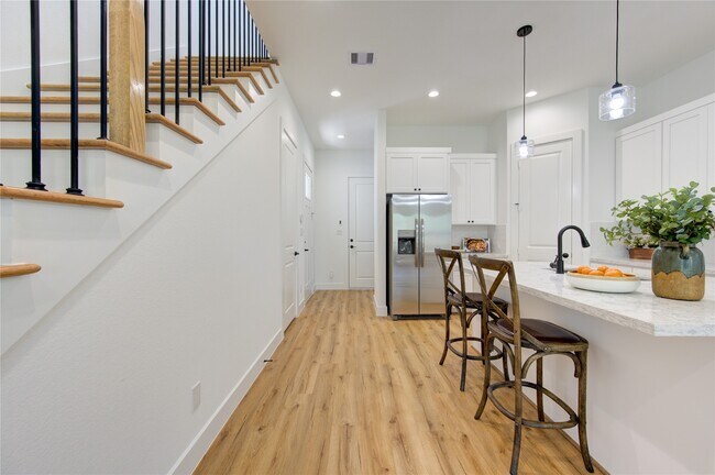 Building Photo - 2710 Noble St