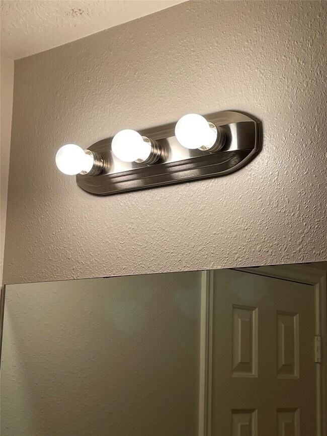 Building Photo - 14223 Bishop Bend Ln