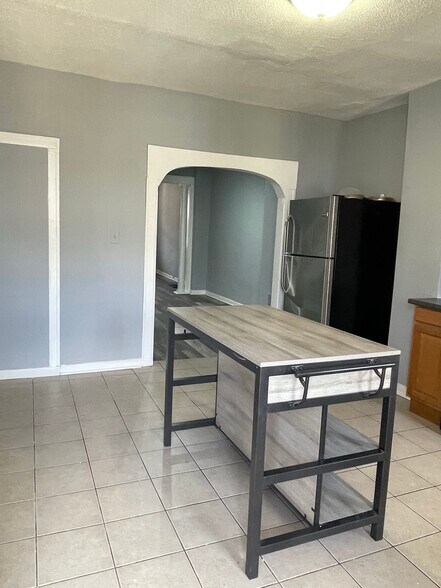 Building Photo - 2240 Penrose Ave