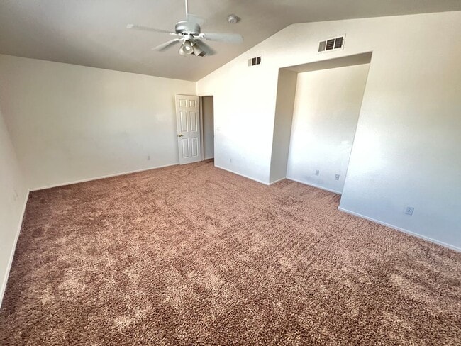 Building Photo - 4 Bedroom home with large lot
