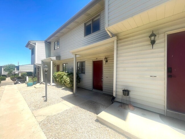 Primary Photo - Nice townhome in Prescott